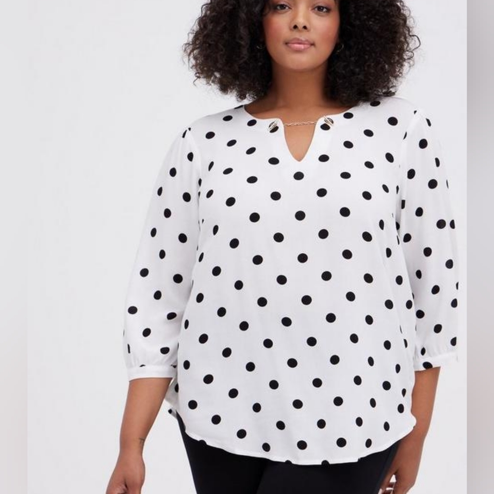 Worn 1x Torrid Crepe Chain Detail Blouse